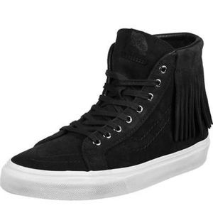 Black suede fringe van sneakers